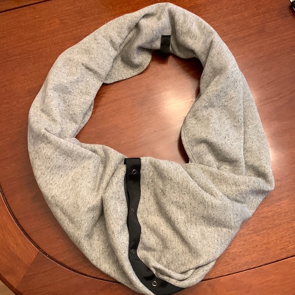 Lululemon Vinyasa scarf grey